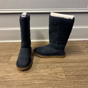 Navy Ugg Tall Classic Boots women’s 8